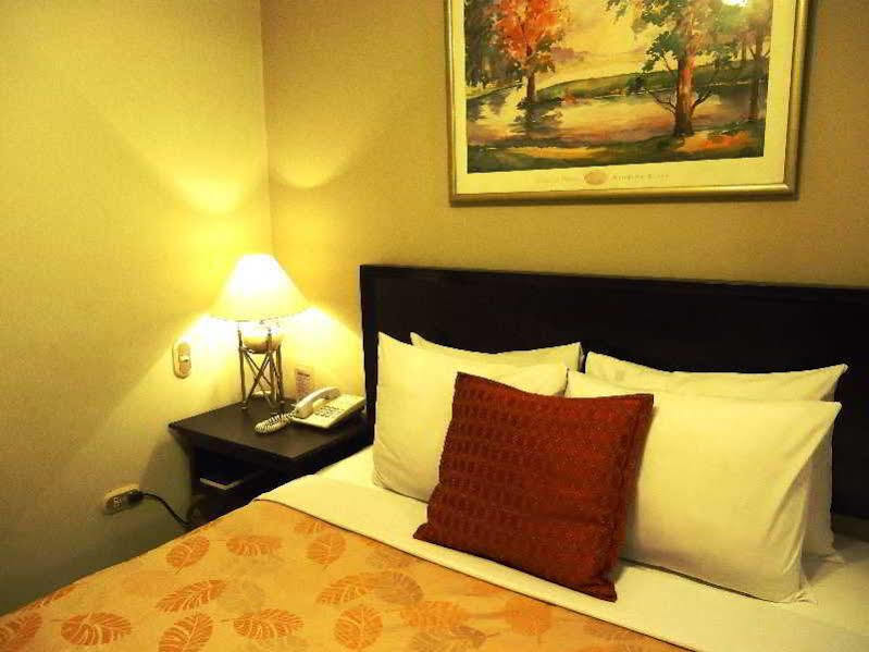 Leon De Oro Inn & Suites Distretto di Distretto di Lima Esterno foto